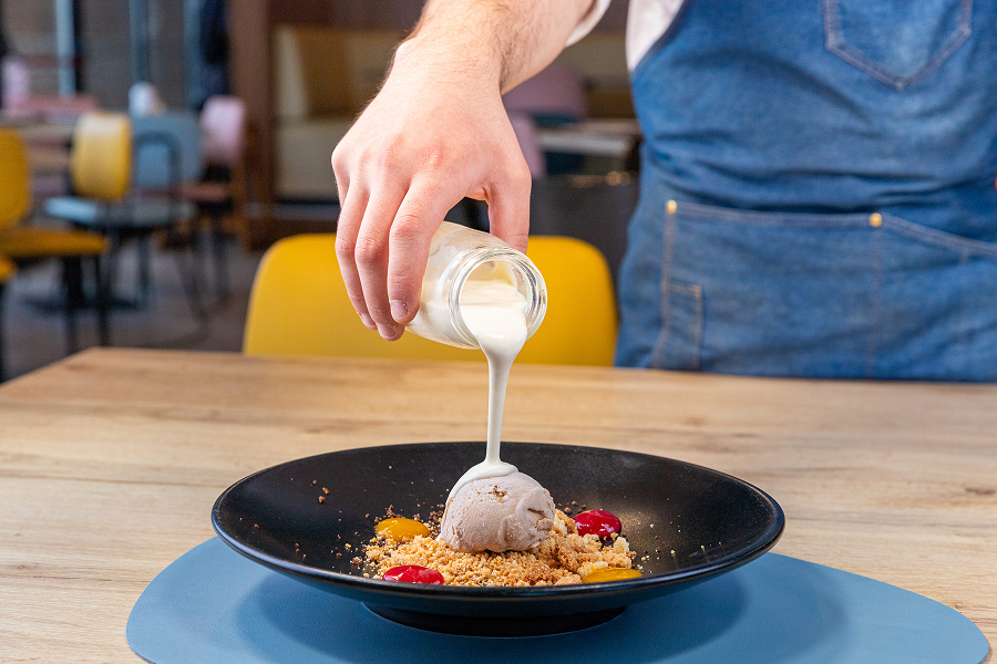 Nuevos platos de la carta de Verano 2025 abq restaurante situado en Loja Granada - postre