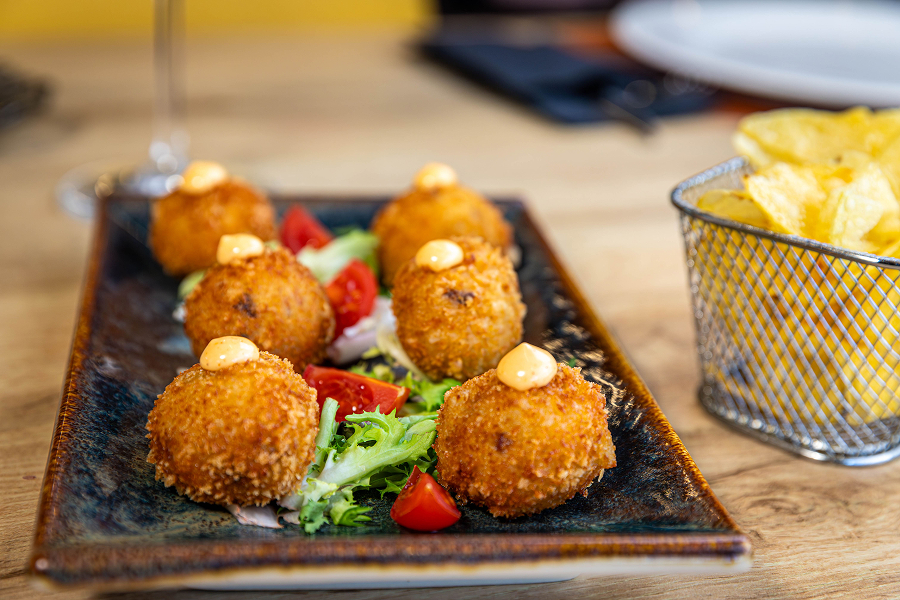 Nuevos platos de la carta de Verano 2025 abq restaurante situado en Loja Granada - croquetas